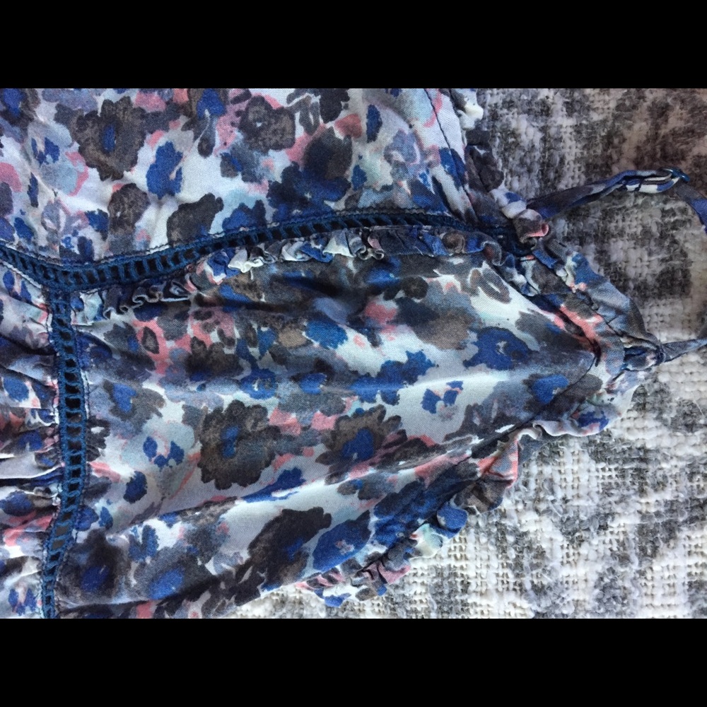 ✨ AEO FLORAL CAMI TOP ✨ - Picture 3 of 4